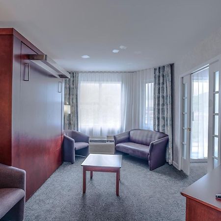 Quality Suites Сент-Анн-де-Бопре Экстерьер фото